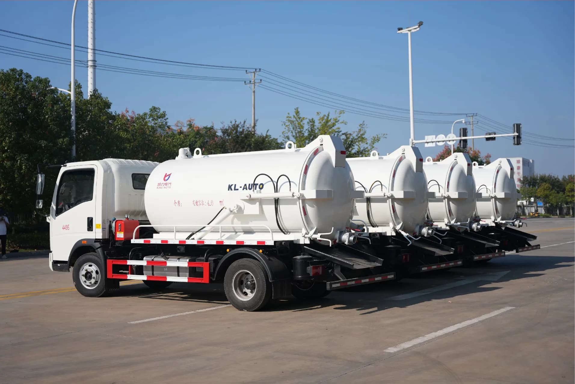 Sinotruk 4 m³ Sewage Suction Truck